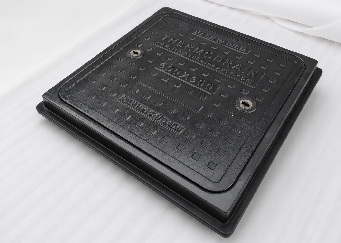 solid-top-manhole-covers-with-frame